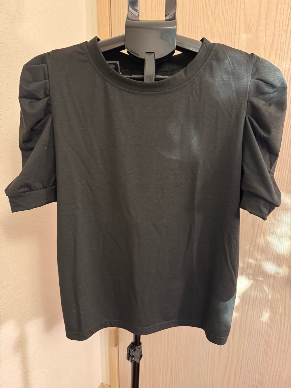 SHEIN Black Puff Sleeve Short-Sleeve Tee